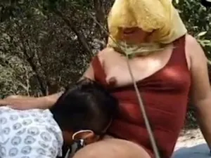 Cặp bà xã chồng yêu dâm quay clip sex trong rừng