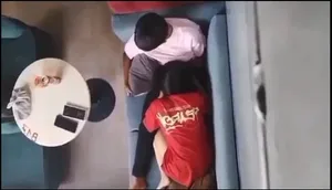 Quay lén người yêu bú bú cho tình nhân nơi công cộng