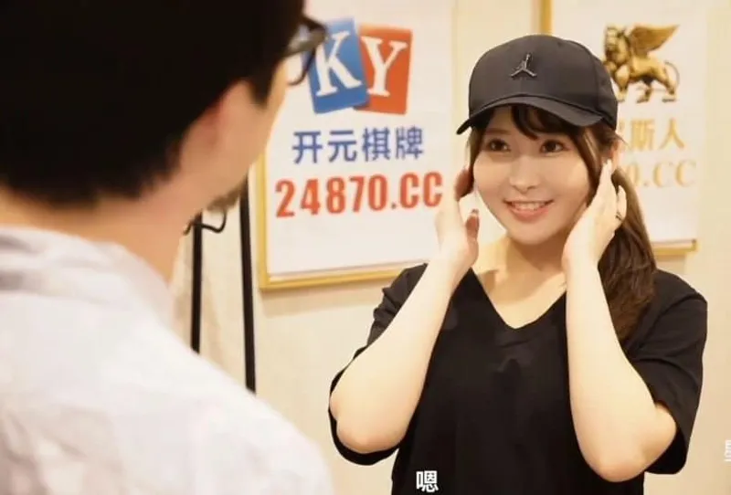 Em nhân viên giao buồi sẵn sàng địt nếu bạn trả thêm tiền cho cô ấy